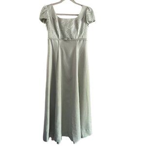 Green Embroider Chest Bridgerton/Regency Era Inspired Dress Gown